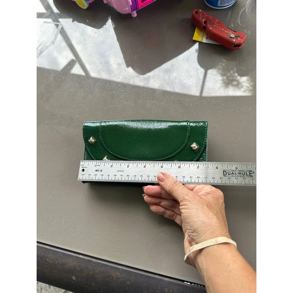 SAEKGAABD Genuine Leather Green Patent Studded Clutch Wallet Purse Organizer EUC
